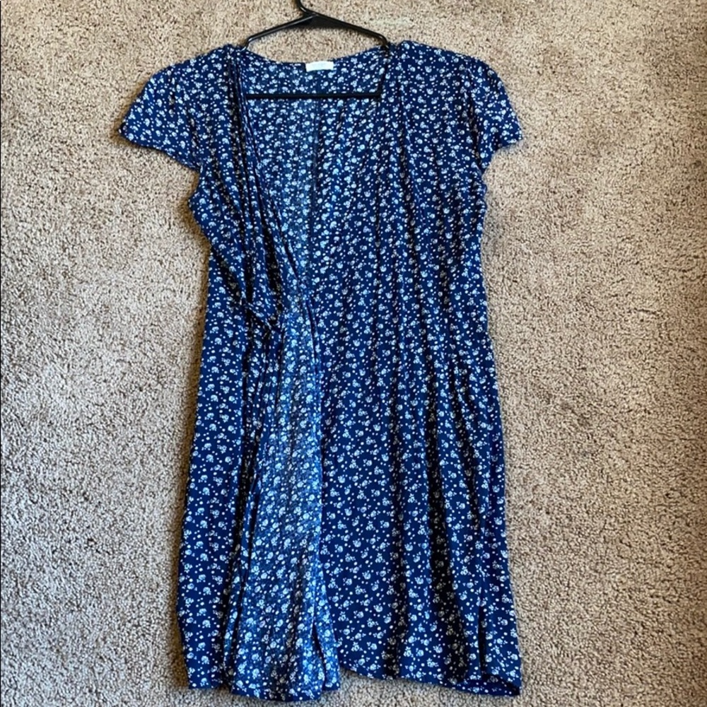 PERFECT BRANDY MELVILLE WRAP DRESS